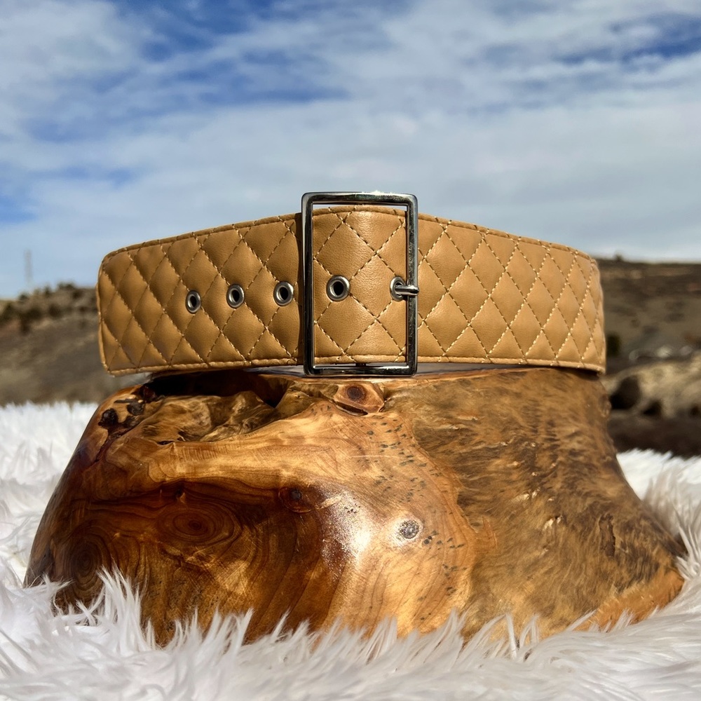 Buckle QUILTED LEATHER w/ Metallic Buckle BELT
